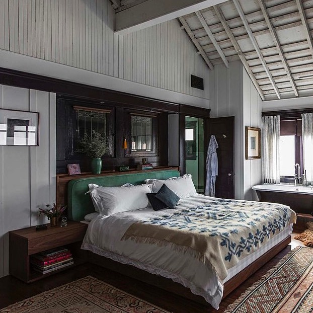 Built-in bed niche inspiration from @reathdesign for the #ravennatudorclient project.
.
#rearhdesign #masterbedroom #customrenovations #laurenlcaroninteriors #studiolaloc #interiorinspo #interiorinspiration